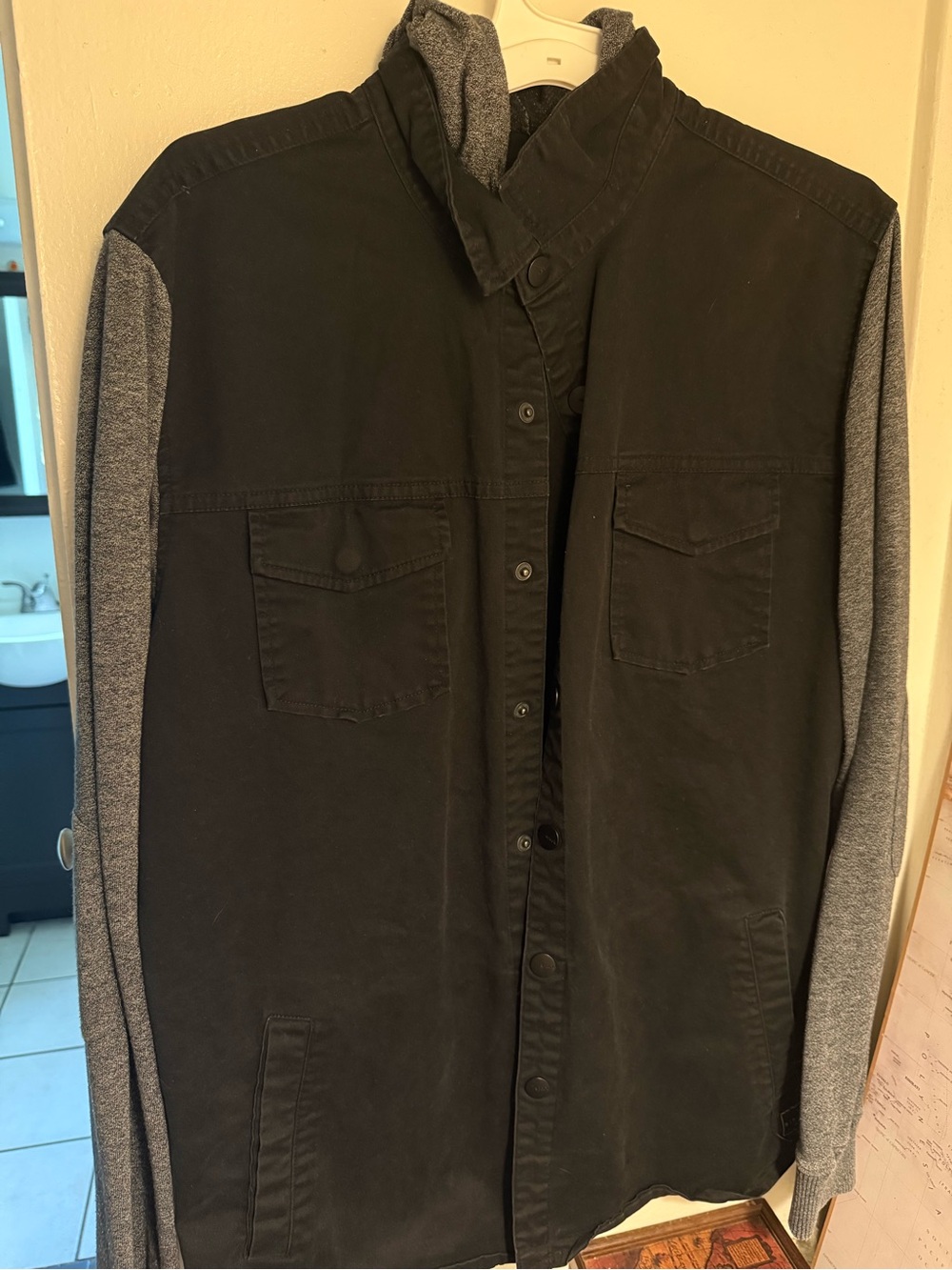 Rip Curl Black Body with Gray Sleeves Lightweight Shirt Jacket